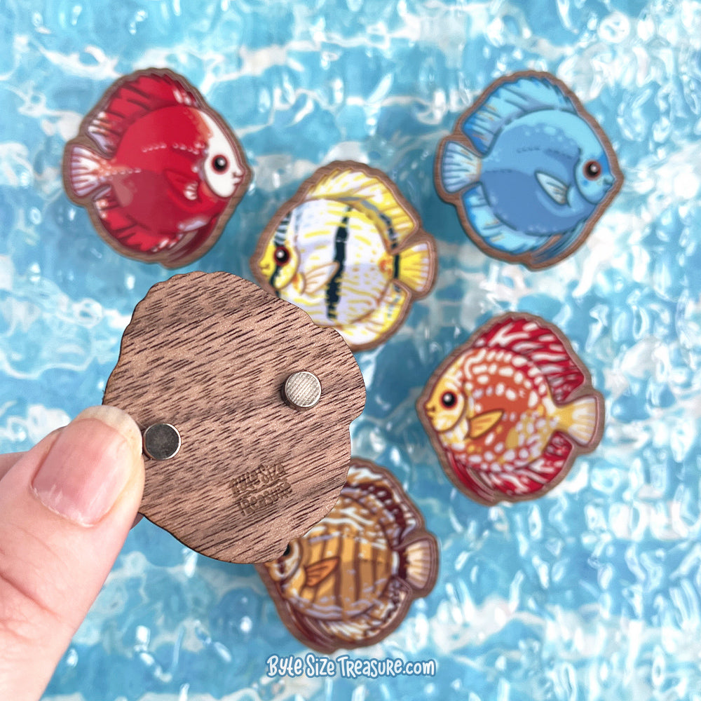 Discus \\ Wooden Magnet
