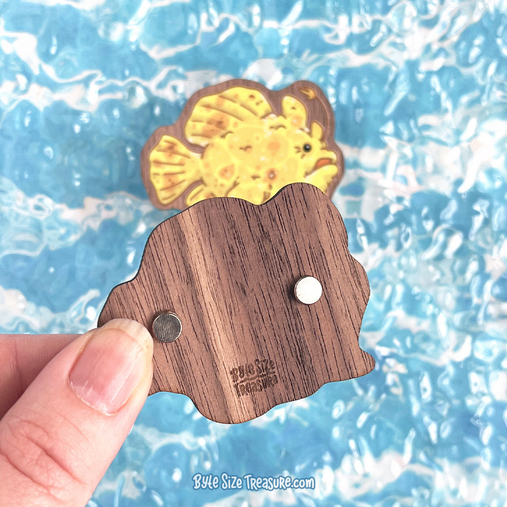 Giant Frogfish \\ Wooden Magnet